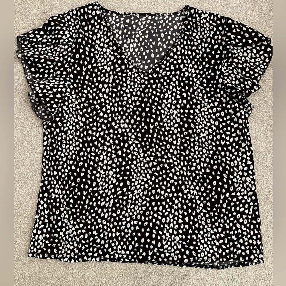Aluna Levi Black & White V-Neck Blouse. Size Large. New. - Picture 2 of 4